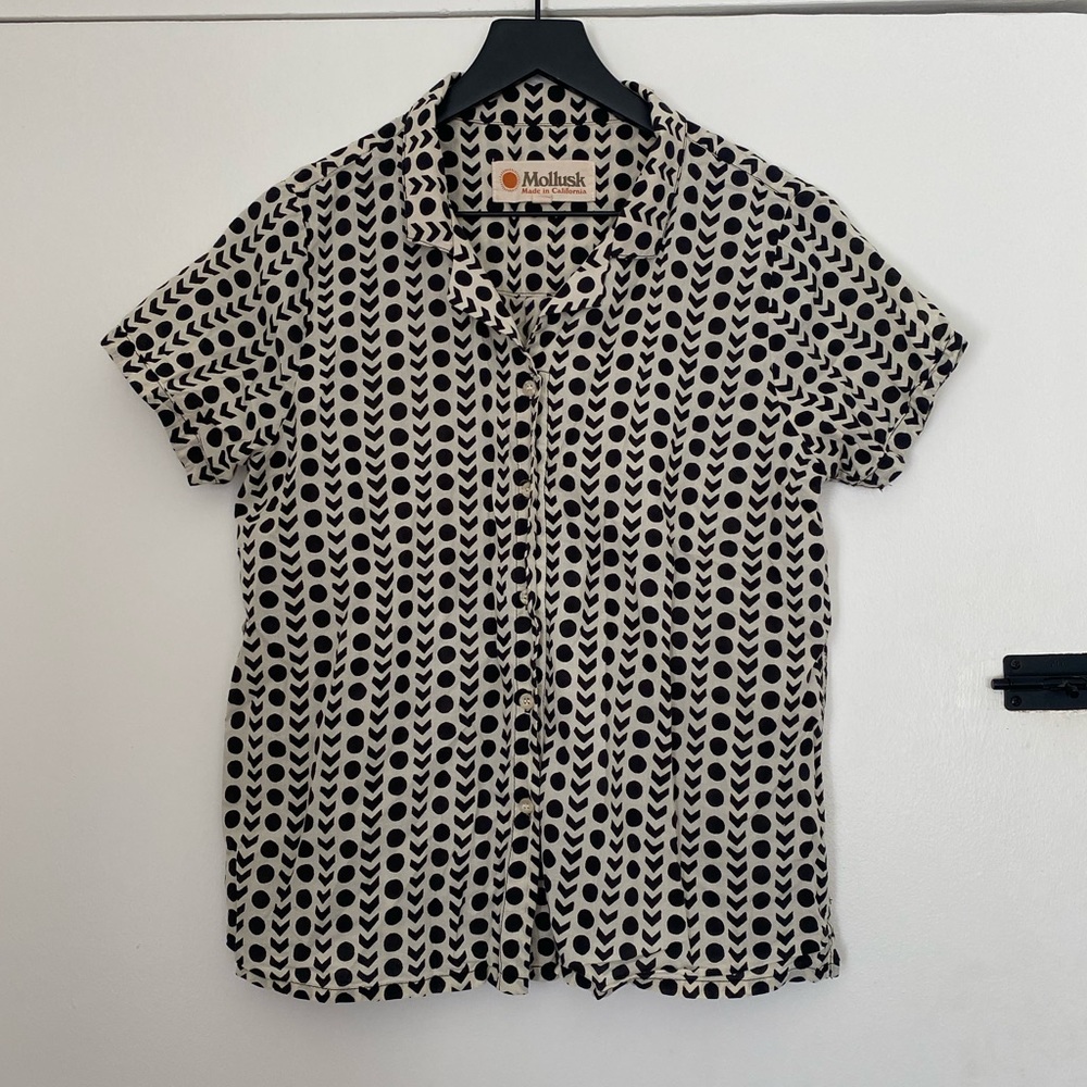 Short sleeve button up
